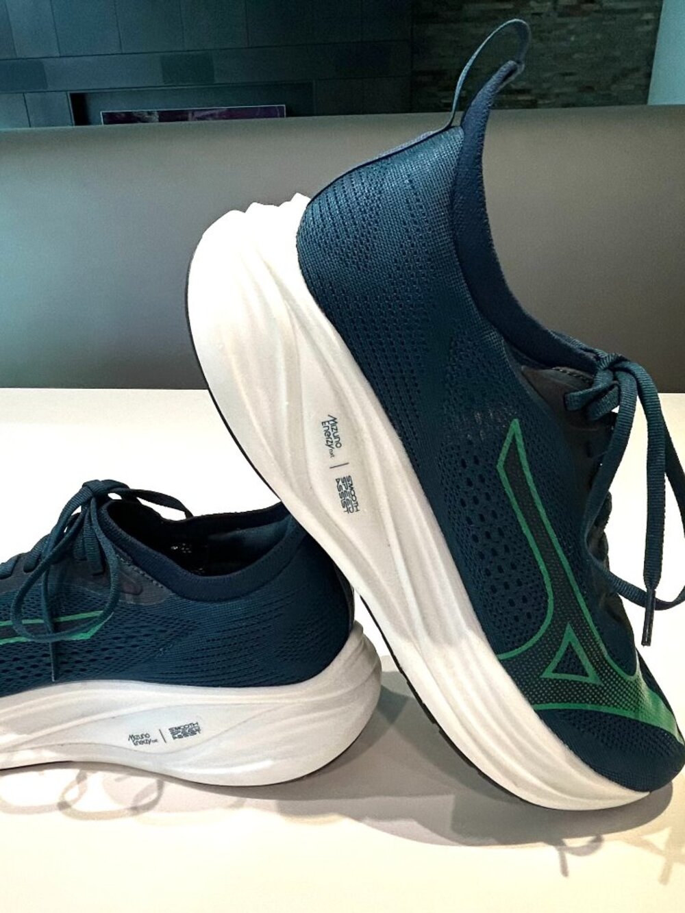 Mizuno Neo Zen 2 Running Shoe for Men: Reflecting Pond Green: run in for 6.5 mi